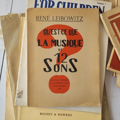 کتاب la musique de 12 sons